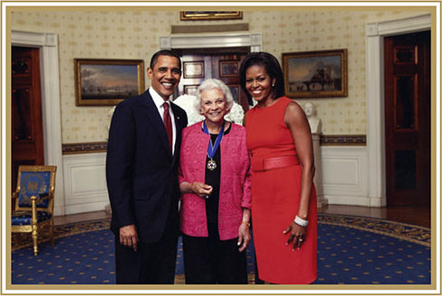 President Barack Obama and First Lady Michelle Obama stand with Justice O’Connor after she was awarded the Presidential Medal of Freedom.