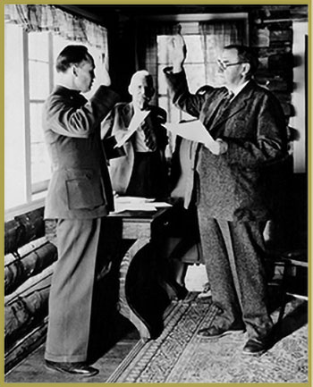 U.S. Commissioner Wayne H.Hackett swearing in Chief Justice Stone at Sprague’s Lodge in Estes Park, Colorado, July 3, 1941.